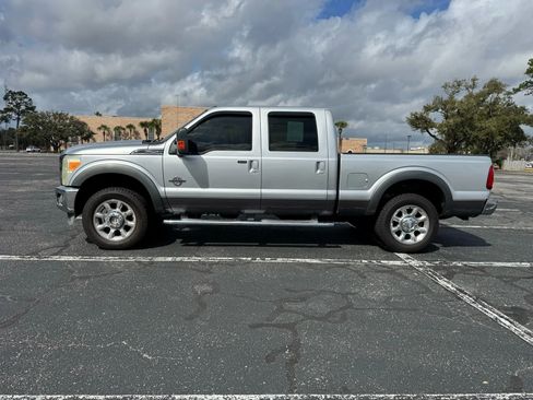 Used 2011 Ford F250 Lariat w/ Lariat Interior Pkg image 9