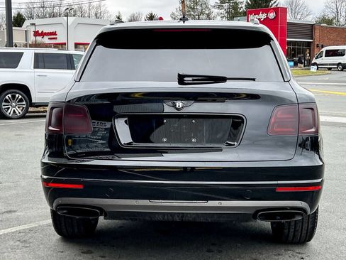 Used 2017 Bentley Bentayga image 5