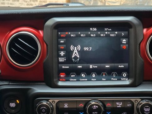 Used 2023 Jeep Gladiator Rubicon image 22