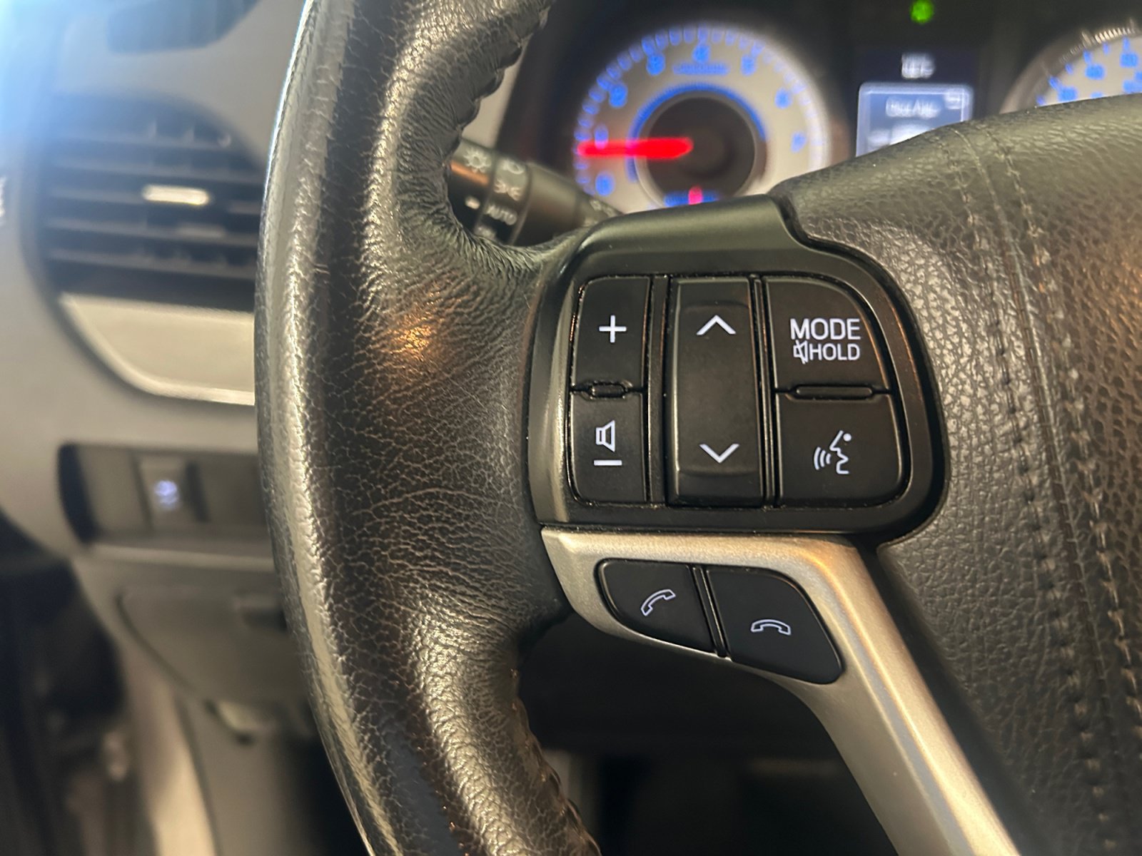 Used 2019 Toyota Sienna SE FWD image 22