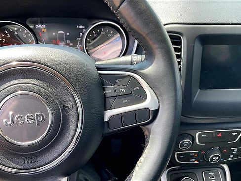 Used 2019 Jeep Compass Latitude w/ Popular Equipment Group AWD/4WD image 8