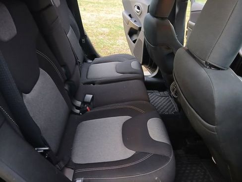 Used 2016 Jeep Cherokee Sport image 39