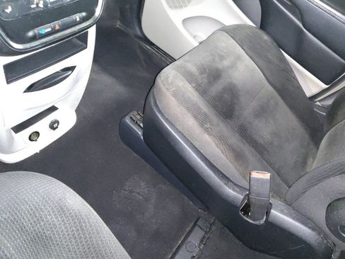 Used 2020 Dodge Grand Caravan SE image 26