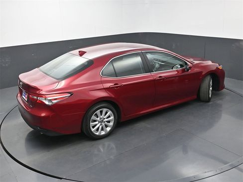 Used 2020 Toyota Camry LE image 34