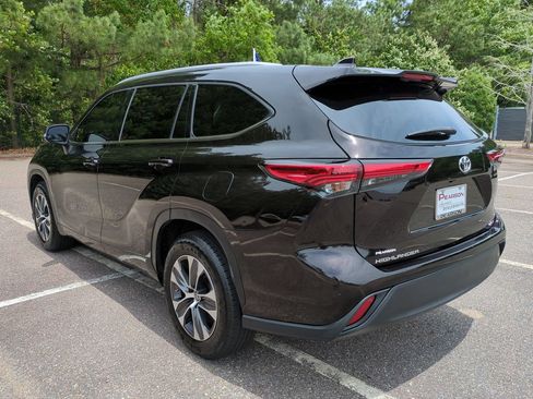 Used 2022 Toyota Highlander XLE FWD image 6