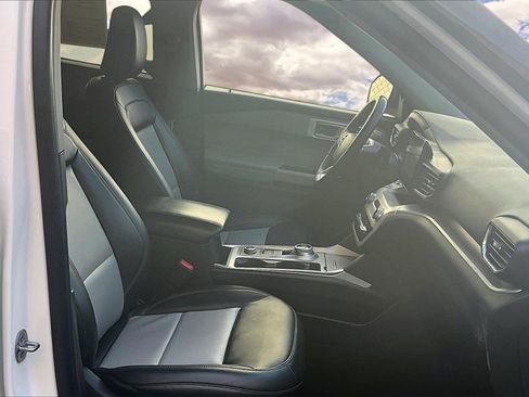 Used 2022 Ford Explorer XLT w/ Equipment Group 202A image 29