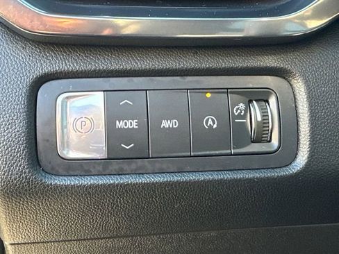 Used 2025 GMC Acadia AT4 w/ Luxury Package image 29