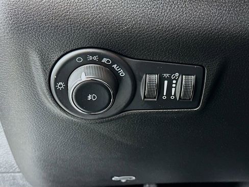 Used 2024 Jeep Compass Limited image 17