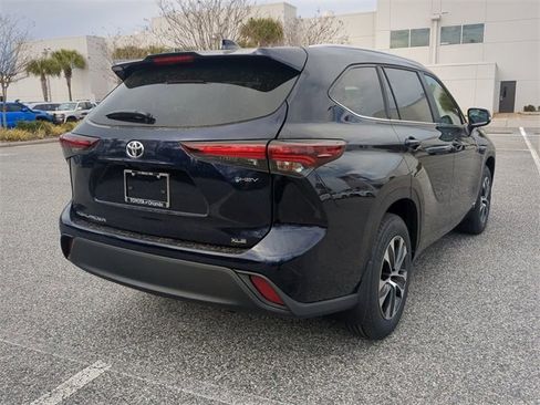 New 2026 Toyota Highlander XLE image 4