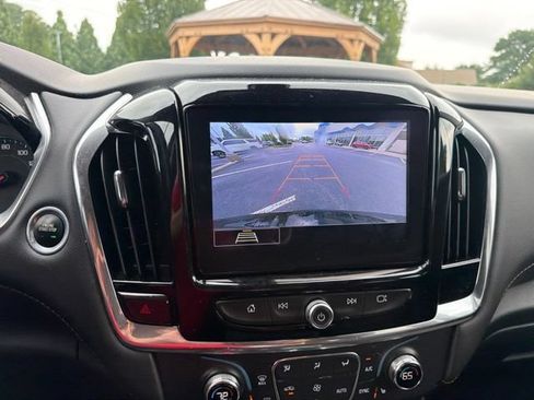 Used 2021 Chevrolet Traverse LT FWD image 18