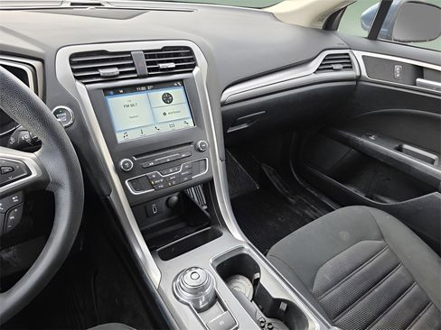 Used 2018 Ford Fusion SE image 26