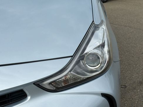 Used 2016 Toyota Prius V Five FWD image 12