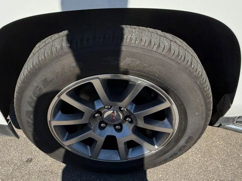 Used 2020 GMC Yukon XL Denali image 32