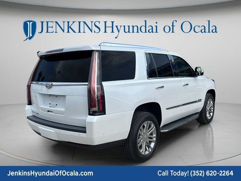 Used 2018 Cadillac Escalade 2WD image 3