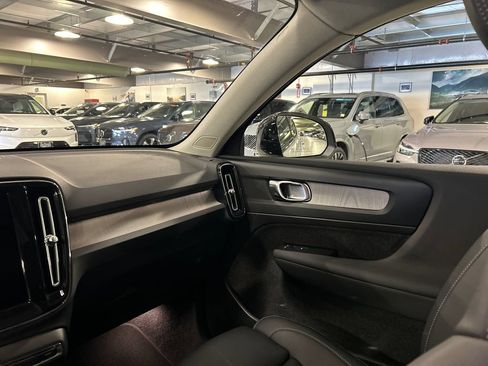 Certified 2026 Volvo XC40 B5 Plus AWD/4WD image 25