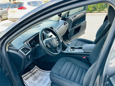 Used 2017 Ford Fusion SE FWD image 13