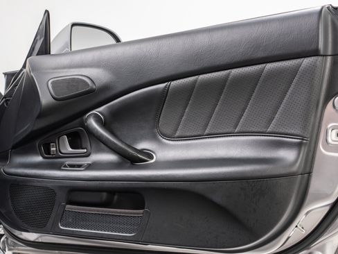 Used 2004 Honda S2000 image 37