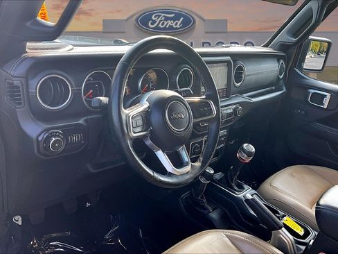 Used 2018 Jeep Wrangler Unlimited Sahara AWD/4WD image 11