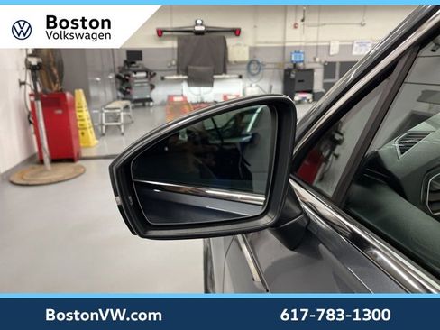 Certified 2022 Volkswagen Tiguan SE image 8