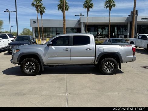 Used 2018 Toyota Tacoma TRD Off-Road w/ Technology Package AWD/4WD image 3