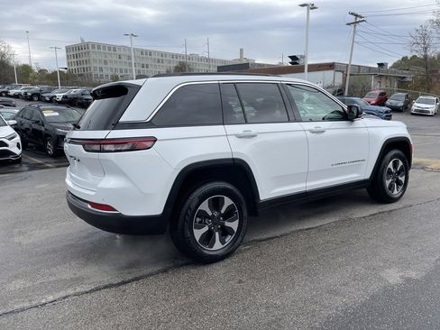 Used 2024 Jeep Grand Cherokee Limited 4xe AWD/4WD image 8