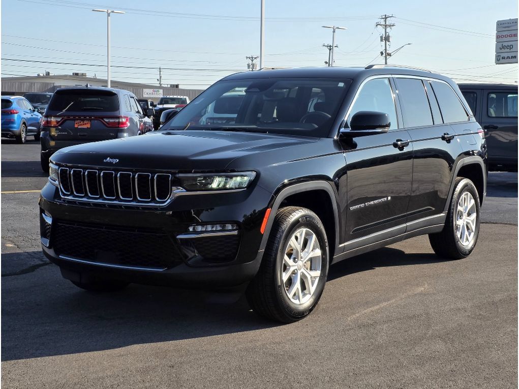 Used 2023 Jeep Grand Cherokee Limited AWD/4WD image 19