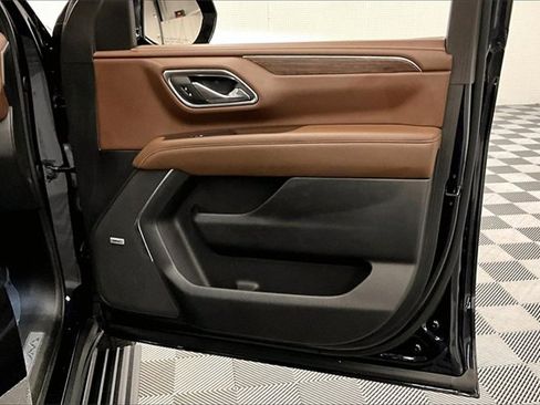 Used 2024 Chevrolet Suburban High Country image 18