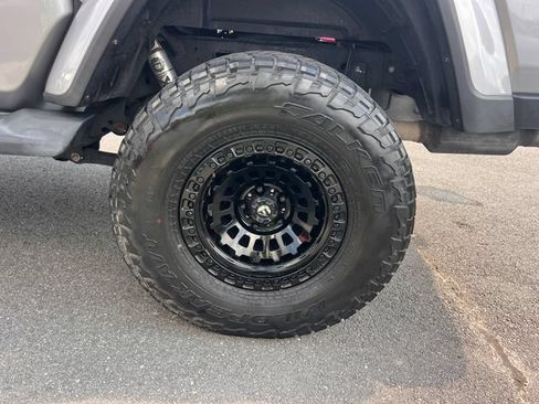 Used 2020 Jeep Gladiator Overland AWD/4WD image 38