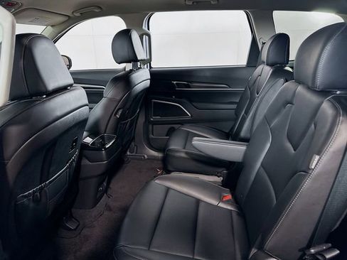 Used 2024 Kia Telluride S image 17