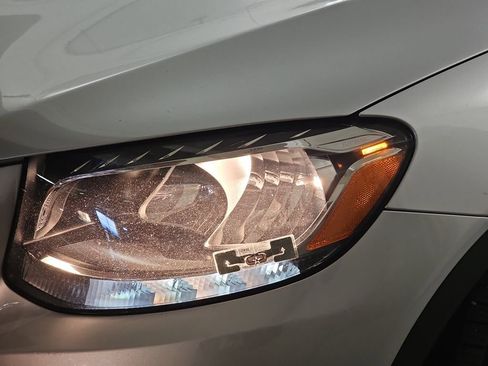 Used 2018 Mercedes-Benz GLC 300 4MATIC image 35