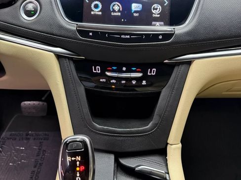 Used 2019 Cadillac XT5 FWD image 19