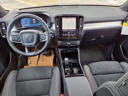 New 2026 Volvo XC40 B5 Ultra w/ Protection Package Premier image 11