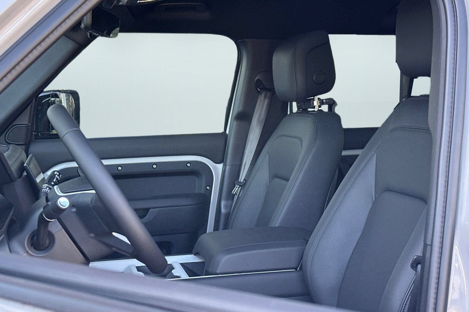 New 2026 Land Rover Defender 130 X-Dynamic SE AWD/4WD image 4