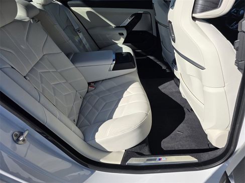Certified 2025 BMW 740i w/ Premium Package image 29