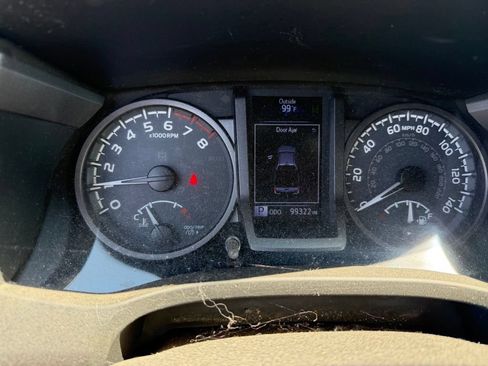 Used 2018 Toyota Tacoma TRD Sport w/ Technology Package AWD/4WD image 10