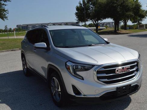 Used 2018 GMC Terrain SLT FWD image 2