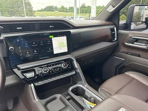Used 2024 GMC Sierra 2500 Denali w/ Denali Reserve Package AWD/4WD image 11