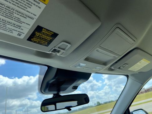 Used 2025 Ford Maverick Lariat image 28