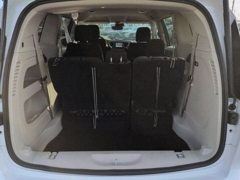 Used 2023 Chrysler Voyager LX FWD image 13