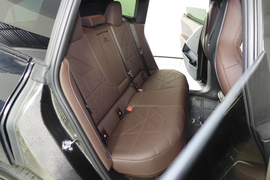 Used 2024 BMW iX xDrive50 w/ Convenience Package AWD/4WD image 19