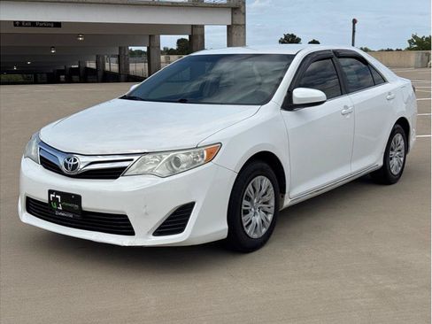 Used 2012 Toyota Camry LE FWD image 3