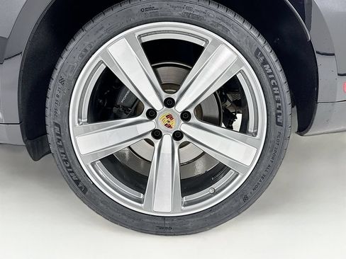 Certified 2025 Porsche Macan AWD/4WD image 35