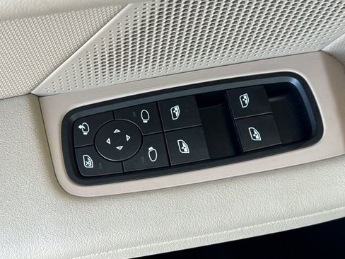 Used 2022 Porsche Taycan image 15