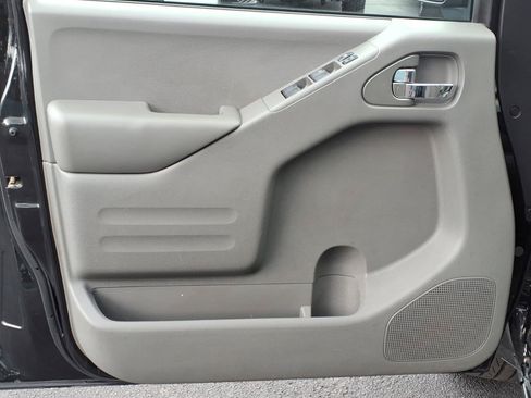 Used 2015 Nissan Frontier SV w/ SV Value Truck Package RWD image 18