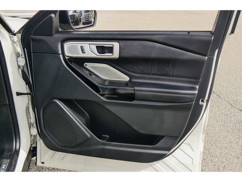 Used 2022 Ford Explorer Platinum w/ Technology Package image 16