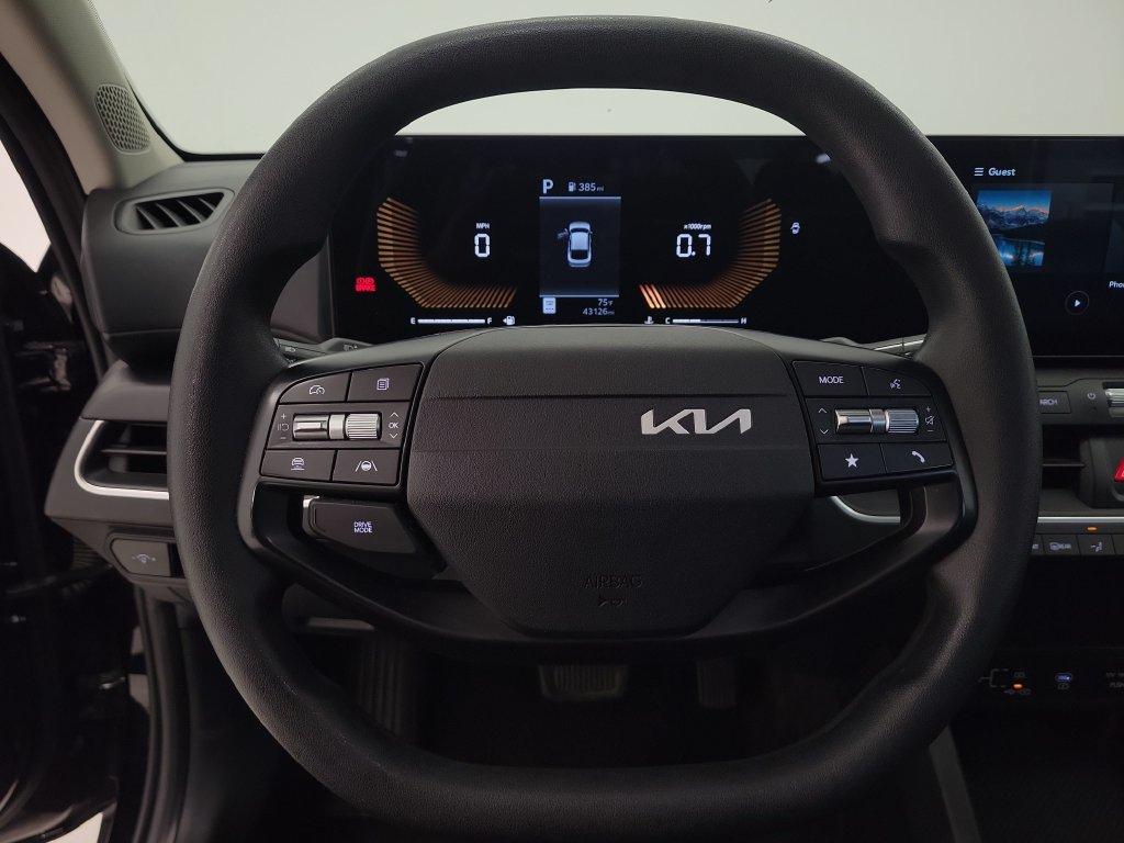 Used 2025 Kia K4 FWD image 13