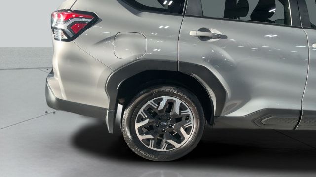Used 2025 Subaru Forester Premium AWD/4WD image 25