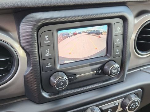 Used 2021 Jeep Wrangler Sport AWD/4WD image 9