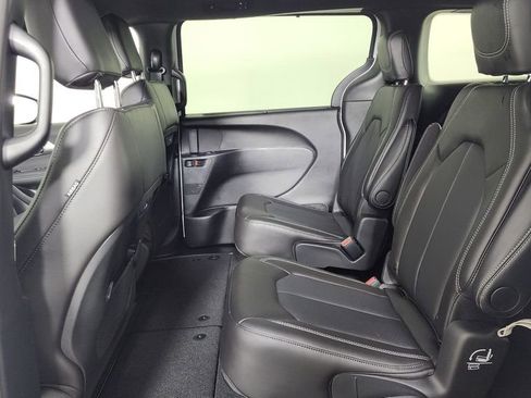 New 2026 Chrysler Pacifica Select image 23