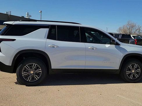 New 2026 Chevrolet Traverse LT FWD image 2